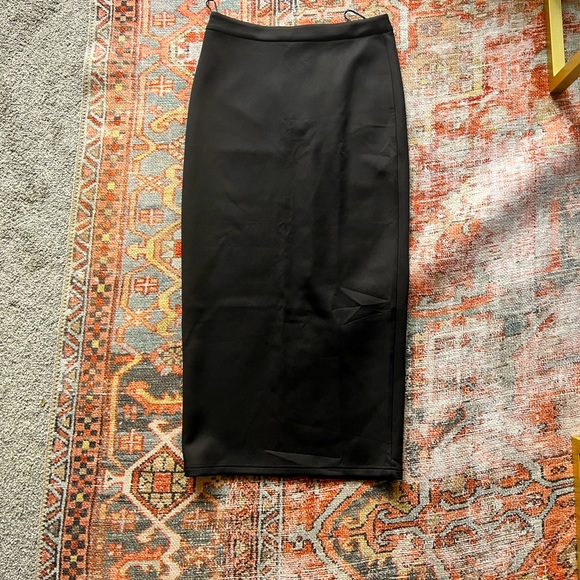 Lipsy scuba pencil skirt in black. US 8/ UK 12. Runs a little larger. - Picture 1 of 6